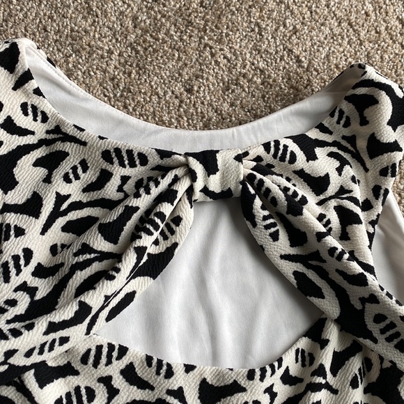 EUC Womens Medium Charming Charlie’s Flowy Sleeveless Dress in Black and White - Picture 7 of 7